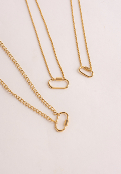 Collar Bassel Charm en internet
