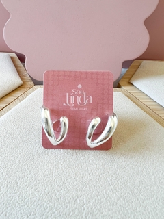 Ear Hook Beth Prata na internet