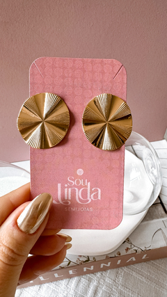 Brinco Aurora Dourado na internet