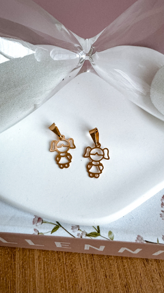 Pingente Menina Dourado