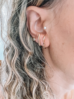 Ear Hook Torcido Dourado - comprar online