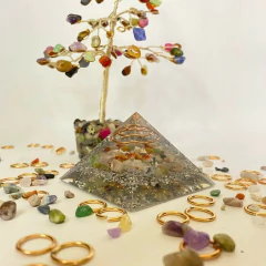 Orgonite Pirâmide - Pedras Mistas - Amplitude - 6cm