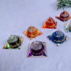 Kit Pirâmides dos 7 Chakras - 4cm - Consciência Oitentaeum Orgonites