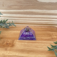 Pirâmide Orgonite - Transmutação - Ametista e Turmalina Negra - 4cm