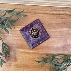 Pirâmide Orgonite - Transmutação - Ametista e Turmalina Negra - 4cm na internet