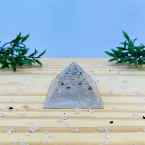 Orgonite Pirâmide - Lua Mística Branca - Pedra da Lua Natural - Vidência