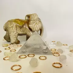 Orgonite Pirâmide - Cristal - Raio Branco - Arcanjo Gabriel - 6cm na internet