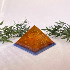 Pirâmide Orgonite - Reiki Om - 6cm - comprar online