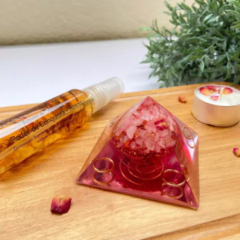 Kit Amor de Volta ou Novo Amor - Spray Aroma Rosas / Pirâmide do Amor / Mini vela Quartzo Rosa