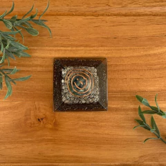 Orgonite Pirâmide - Metabólic Apatita Azul - Regulador Metabolico - comprar online