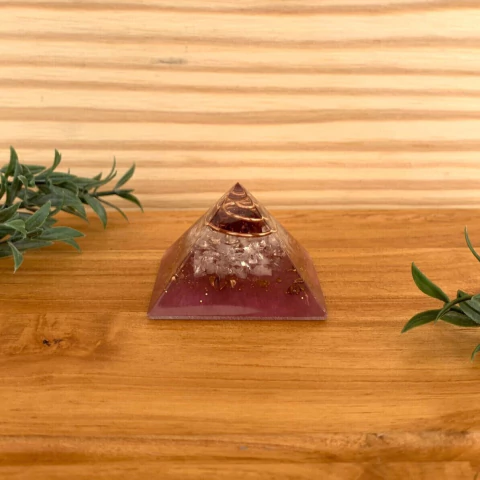 Orgonite Pirâmide Granada - Energia Yin - Resgate do Feminino - 4cm