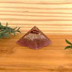 Orgonite Pirâmide Granada - Energia Yin - Resgate do Feminino - 4cm - comprar online