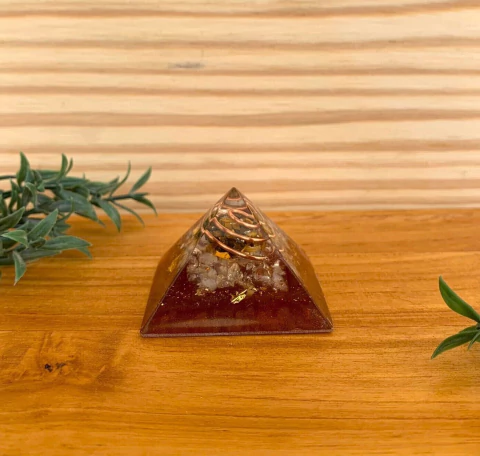 Orgonite Pirâmide - Olho de Tigre e Citrino - Sucesso - 4cm