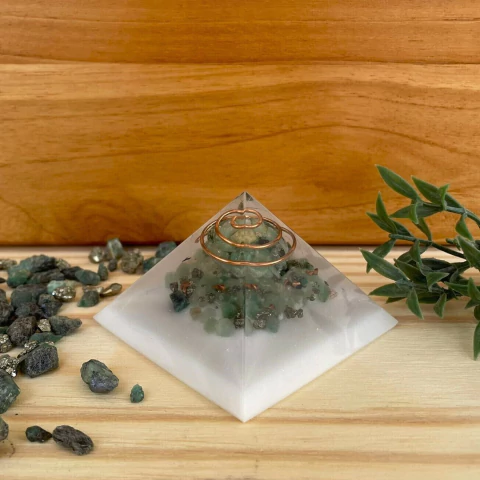 Orgonite Pirâmide - Esmeralda - Saúde - 6cm