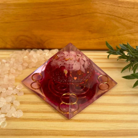 Pirâmide Amor - Quartzo Rosa e Pételas de Rosas - Resgate do Relacionamento - 6cm
