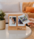 Suporte personalizado com fotos polaroid presente na internet
