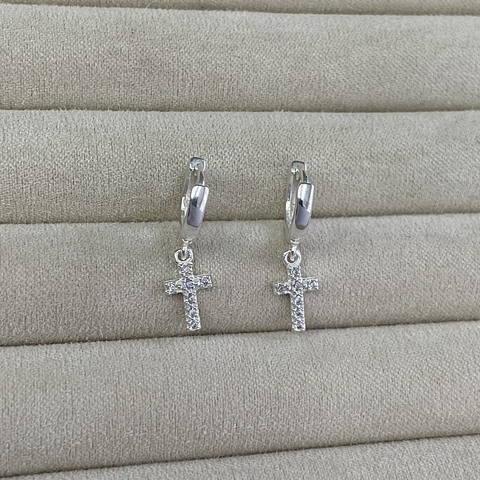 Par de argolas click com cruz cravejadas 11x2mm - Prata 925 - comprar online