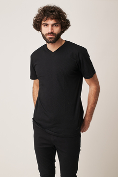 Remera Basic V Negro