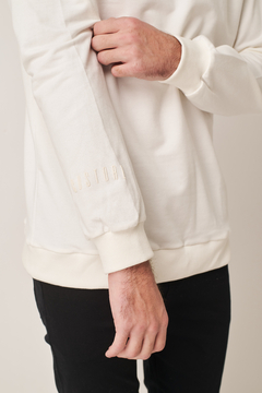 Buzo Básico off white en internet