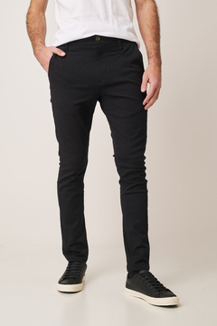 Combo Outfit 4: Chino Negro | Remera Basic R Blanca | Boxer - comprar online