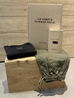 COMBO OUTFIT 7: BERMUDA VERDE | REMERA BASIC R NEGRA | BOXER