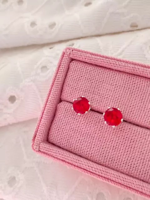 Brinco Ponto de Luz Vermelho Prata