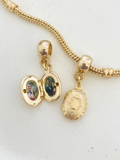 Berloque relicário oval vintage - Banhado a ouro