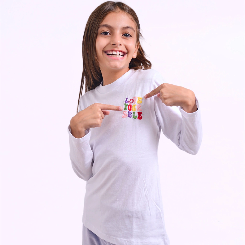 Camiseta Bordada Love Yourself