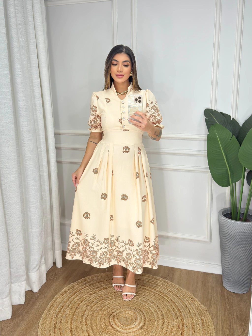 Vestido midi tecido Duna estampado com botão funcional