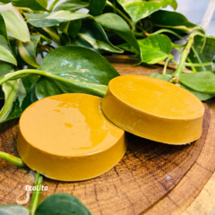 Sabonete de argila dourada e patchouli.