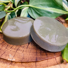 Sabonete de argila verde e tea tree.