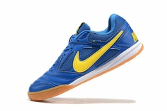 Supreme X Nike Gato na internet