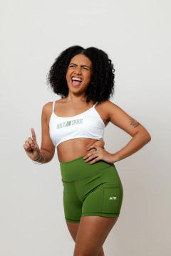 Conjunto de short THIS IS UM SPORTS (verde). na internet