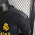 manga direita e peitoral da camisa real madrid 23/24 third