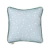 Almofada quadrada na cor azul clara com detalhes em branco
