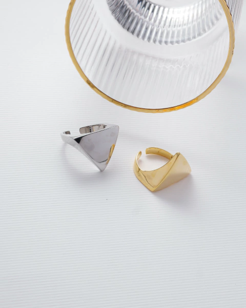 Anel Triângulo Regulável Ouro