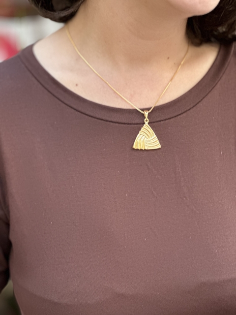 Gargantilha Triângulo único Ouro - comprar online