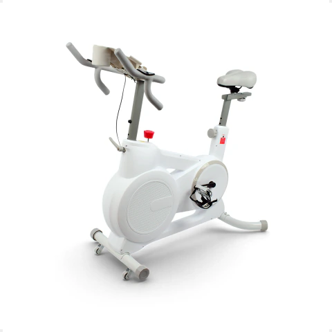 Bicicleta de spinning semiprofesional con resistencia magnética, color blanca, ideal para entrenamiento en casa o gimnasio.
