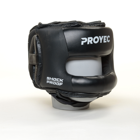 Cabezal de boxeo Proyec Blocker negro, protector de cabeza para boxeo y artes marciales sobre fondo blanco