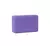 Ladrillo de yoga y pilates de color violeta.