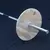 Barra olímpica con disco de madera sobre piso de goma, utilizada para entrenamiento de levantamiento de pesas o crossfit