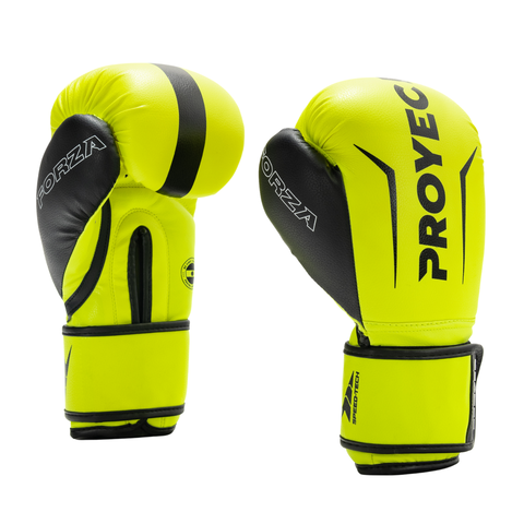 Guantes de boxeo Proyec Forza en color amarillo y negro, ideales para entrenamiento y competencia en boxeo y artes marciales.