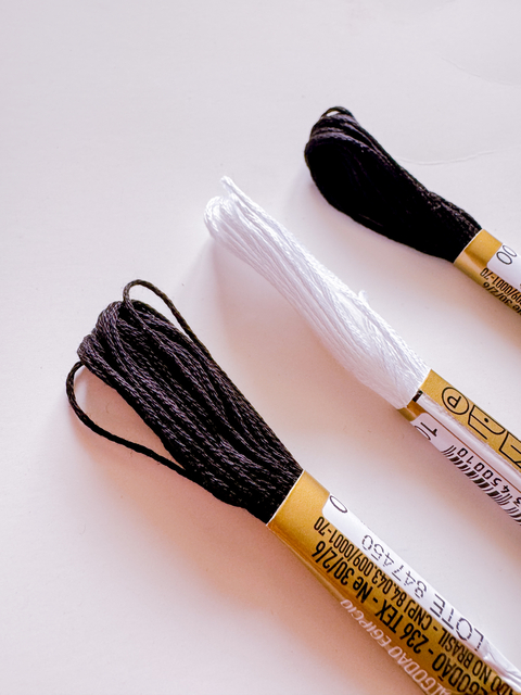 Kit 3 Meadas para bordar - preto e branco - comprar online