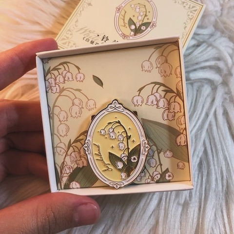 Prendedor Flor Branca ✨