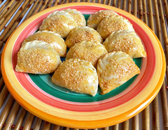 Pastelzinho Assado de Camarão ou Palmito ou Queijo ou Caprese - Gurmê Congelados