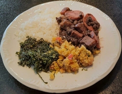 Feijoada c Arroz, Couve e Farofa (combinado) - comprar online