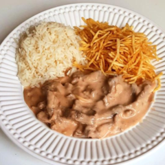 Strogonoff de Filé Mignon c Batata Palha (combinado) - comprar online