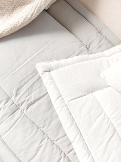 Pillow gris perla / off white en internet