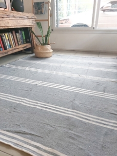 Alfombra Cuadrada (150x150) | Gris tres rayas blancas