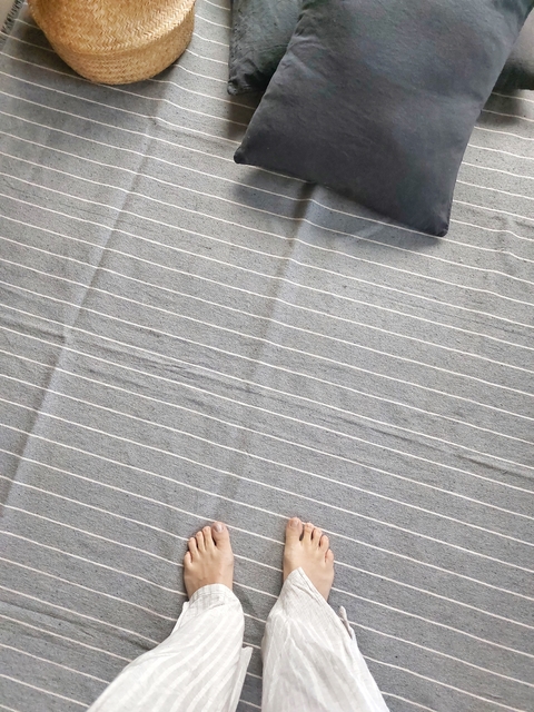 Alfombra 2x1.5 | Gris con rayas finas blancas